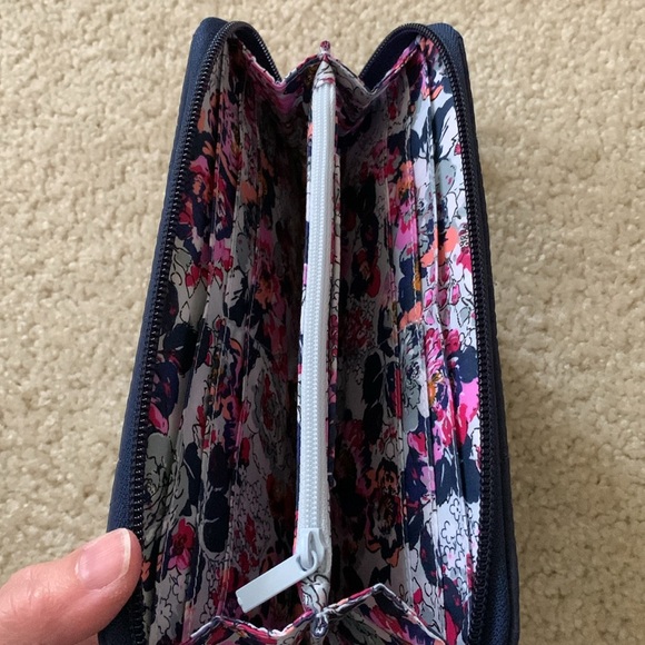 Vera Bradley Blue Quilted Wallet/Wristlet - NWOT - Picture 16 of 17